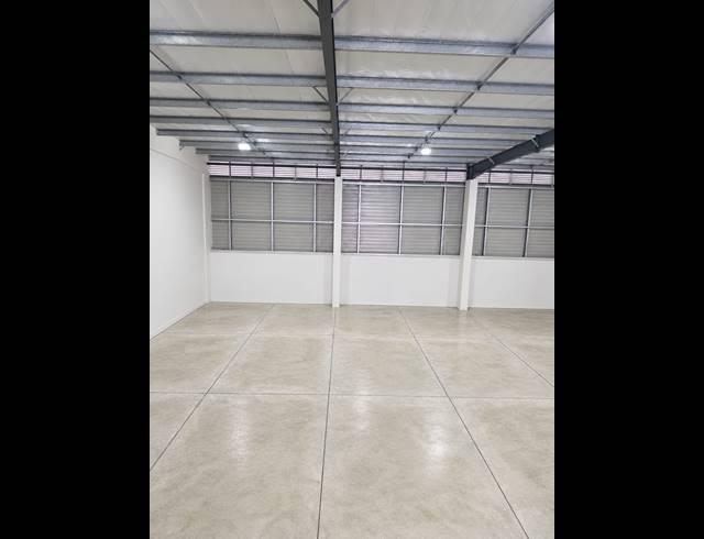 705M² WAREHOUSE TO LET IN BALLITO CENTRAL